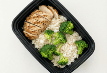 Grilled Chicken w/ jasmine rice & broccoli, parsley