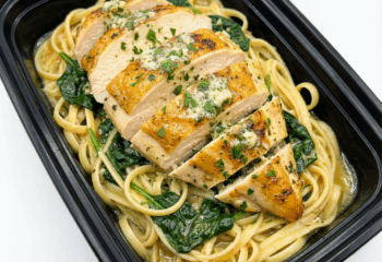 Garlic Butter Chicken Linguine w/ spinach and linguine noodles, parsley