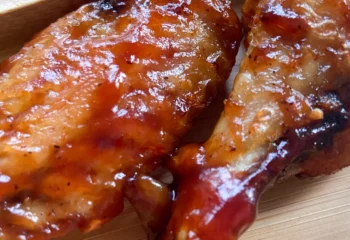 BBQ Jerk Chicken Wings w/ garlic mash, green beans (5)