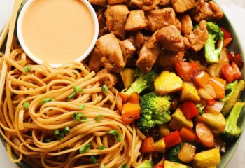 Chicken Hibachi w/ noodles, peppers, zucchini, side of sriracha sauce, sesame seeds, green onion