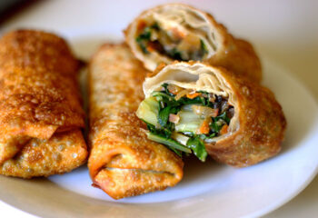 Veggie Egg Rolls w/ thai chili sauce (4)